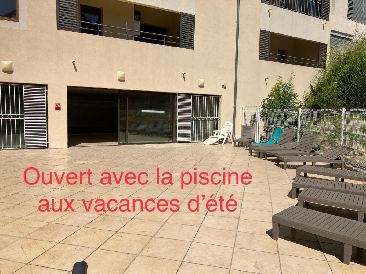 Superbe Appartement A Uzes Avec Place De Parking Экстерьер фото